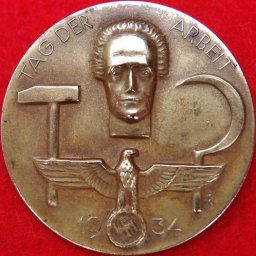 p-2272-NAZI-PARADE-TINNIE-BADGE-1934-DAY-OF-WORK.jpg