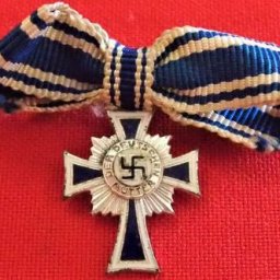 WW2-NAZI-GERMANY-MINIATURE-MOTHERS-CROSS-IN-SILVER-400x332.jpg